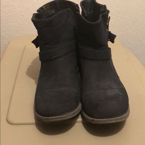 Black leather aldo ankle boots